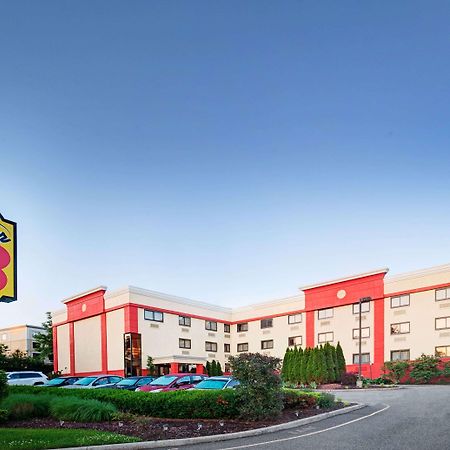 Super 8 By Wyndham Mahwah Hotel Exterior photo